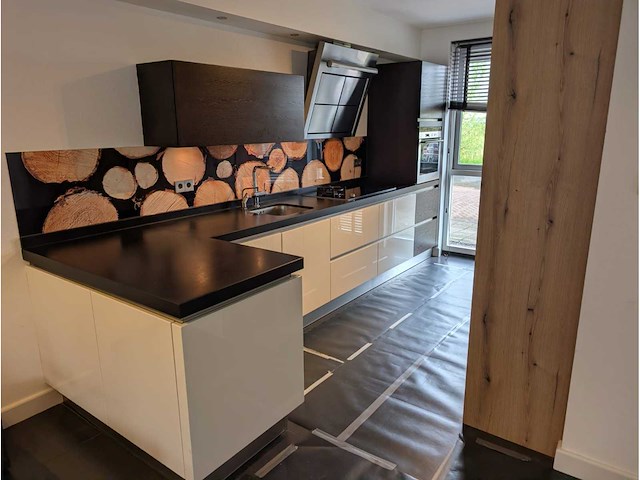 Keuken met apparatuur - afbeelding 1 van  28
