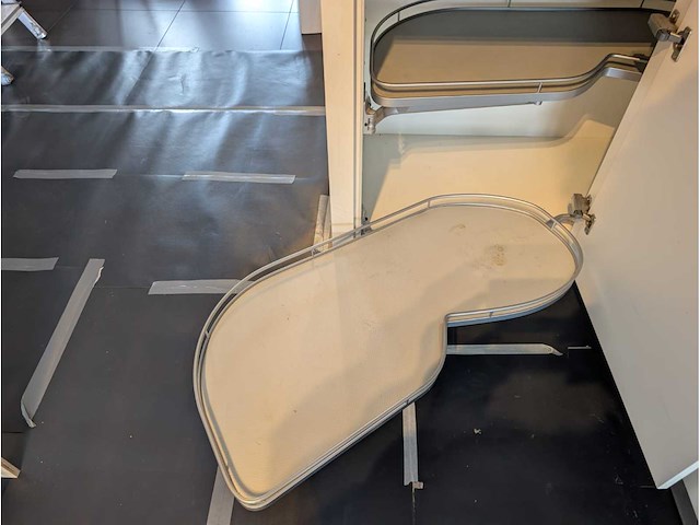 Keuken met apparatuur - afbeelding 22 van  28
