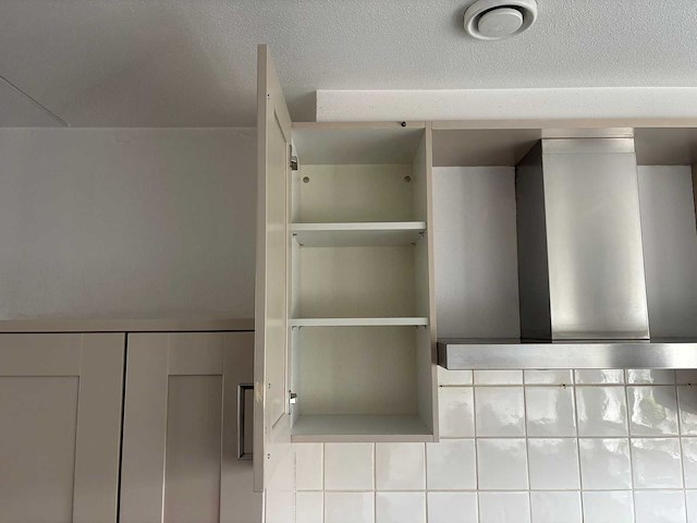 Keuken met apparatuur - afbeelding 2 van  27