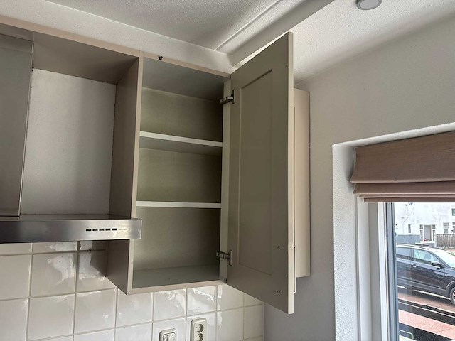 Keuken met apparatuur - afbeelding 3 van  27