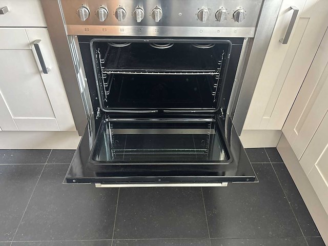 Keuken met apparatuur - afbeelding 14 van  27