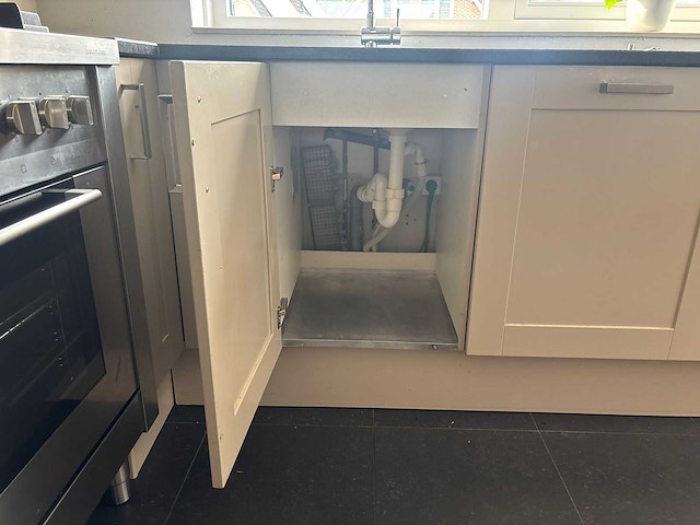 Keuken met apparatuur - afbeelding 15 van  27