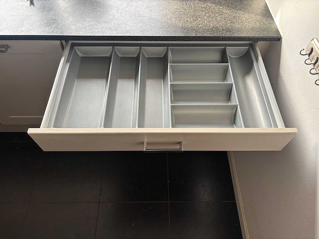 Keuken met apparatuur - afbeelding 16 van  27
