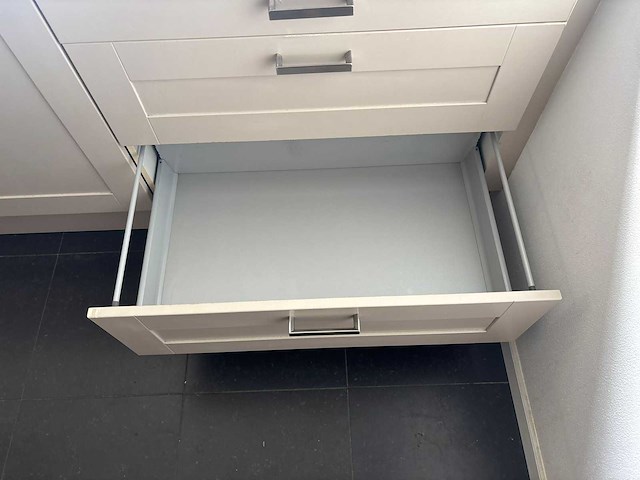 Keuken met apparatuur - afbeelding 20 van  27