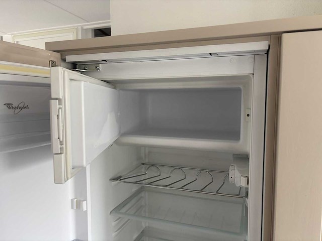 Keuken met apparatuur - afbeelding 24 van  27