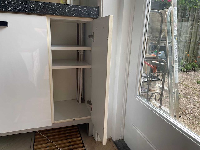 Keuken met apparatuur - afbeelding 3 van  35
