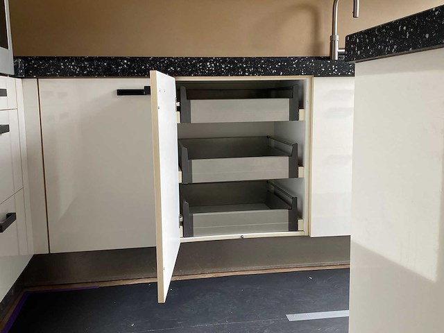 Keuken met apparatuur - afbeelding 22 van  35