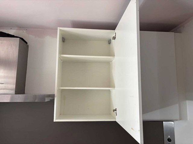 Keuken met apparatuur - afbeelding 10 van  19