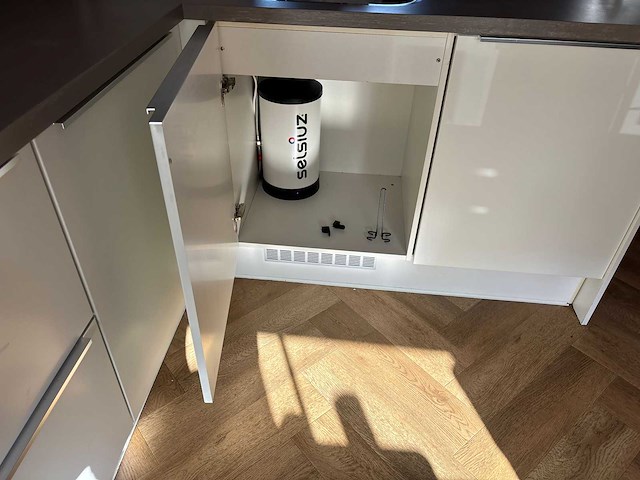 Keuken met apparatuur - afbeelding 17 van  19