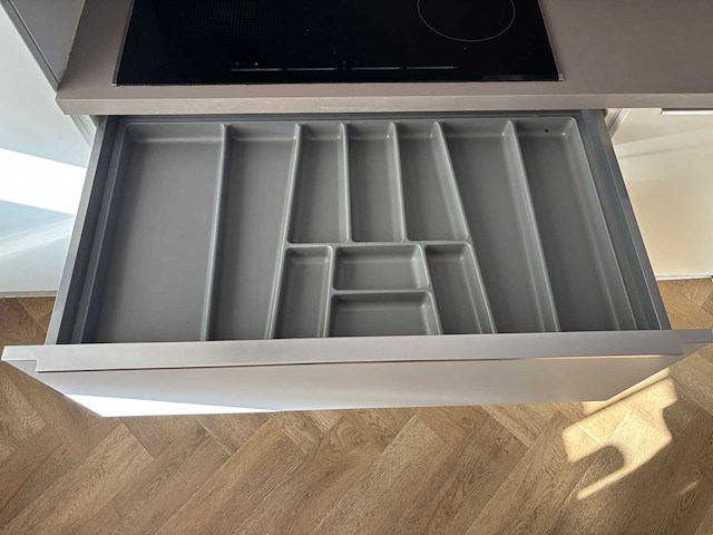 Keuken met apparatuur - afbeelding 9 van  19