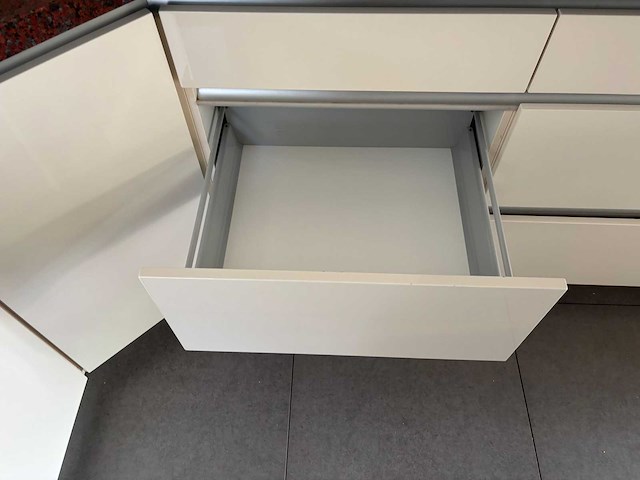 Keuken met apparatuur - afbeelding 11 van  28