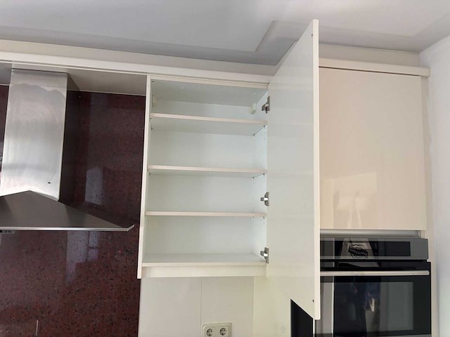 Keuken met apparatuur - afbeelding 19 van  28