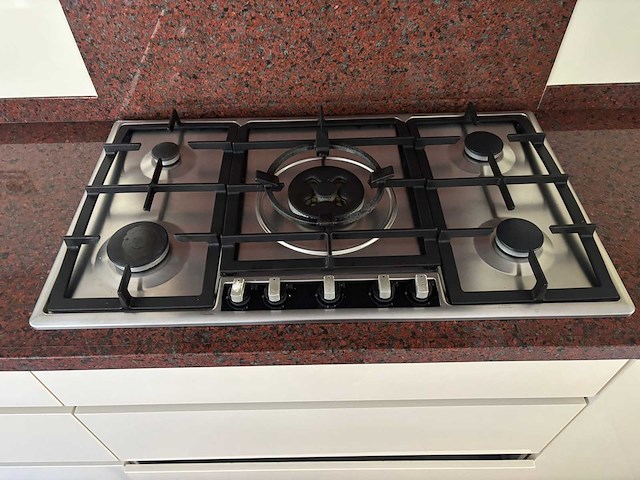 Keuken met apparatuur - afbeelding 21 van  28