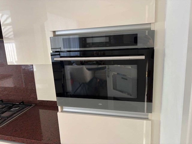 Keuken met apparatuur - afbeelding 23 van  28