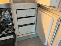 Keuken met apparatuur - afbeelding 10 van  15