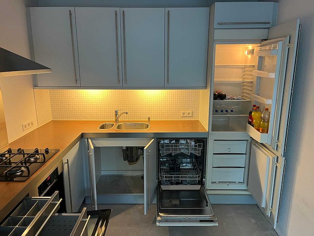 Keuken met apparatuur - afbeelding 9 van  15