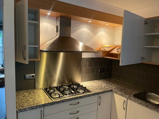 Keuken met apparatuur - afbeelding 10 van  21
