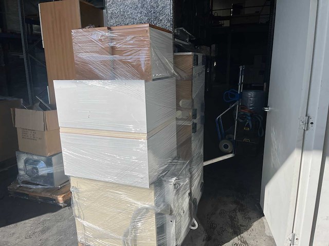 Keuken met apparatuur - afbeelding 20 van  21