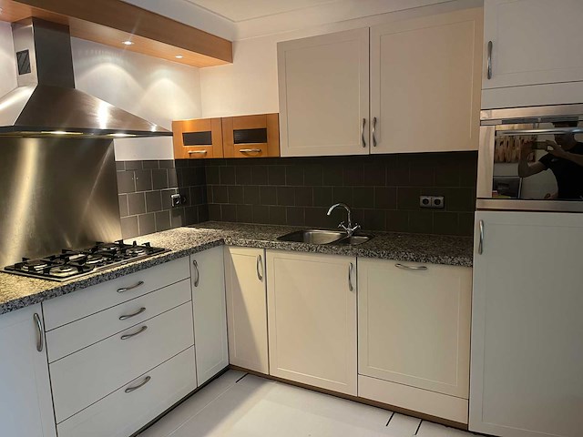 Keuken met apparatuur - afbeelding 3 van  21