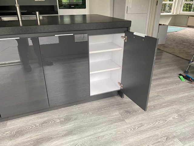 Keuken met apparatuur - afbeelding 19 van  27