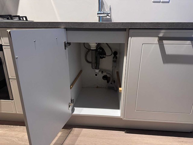 Keuken met apparatuur - afbeelding 2 van  6
