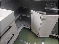 Keuken met apparatuur - afbeelding 4 van  18