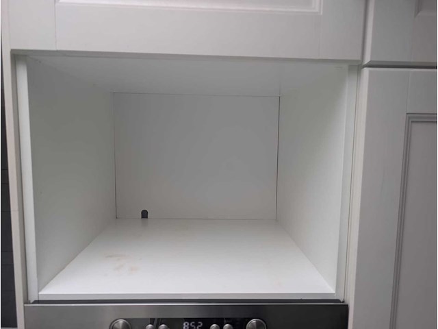 Keuken met apparatuur - afbeelding 11 van  18