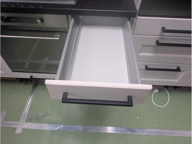 Keuken met apparatuur - afbeelding 17 van  35