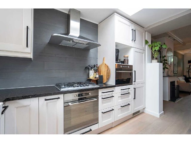 Keuken met apparatuur - afbeelding 1 van  18