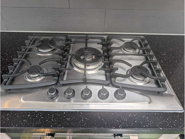 Keuken met apparatuur - afbeelding 13 van  18