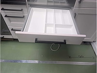 Keuken met apparatuur - afbeelding 15 van  18
