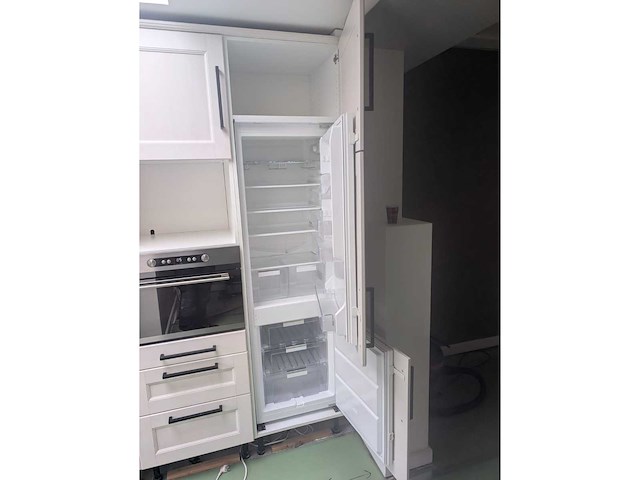Keuken met apparatuur - afbeelding 16 van  18
