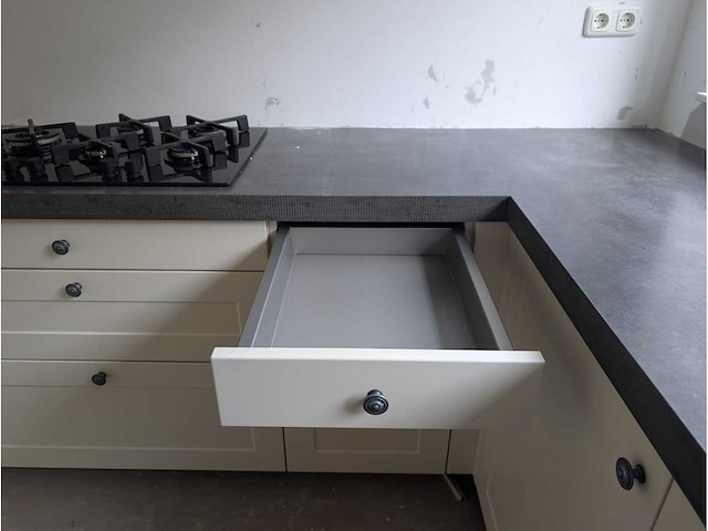 Keuken met apparatuur - afbeelding 10 van  24
