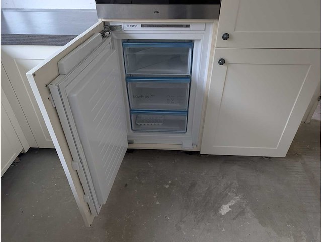 Keuken met apparatuur - afbeelding 22 van  24
