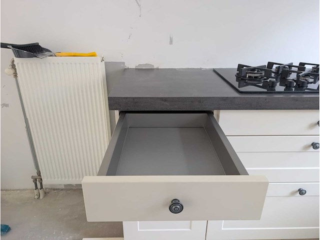 Keuken met apparatuur - afbeelding 3 van  24