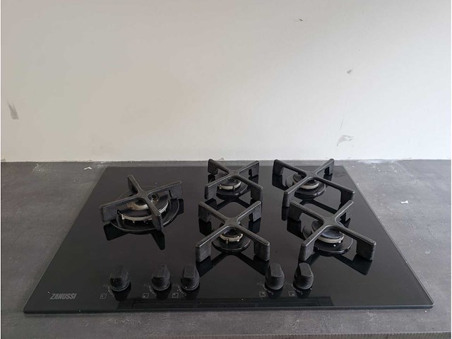 Keuken met apparatuur - afbeelding 5 van  24