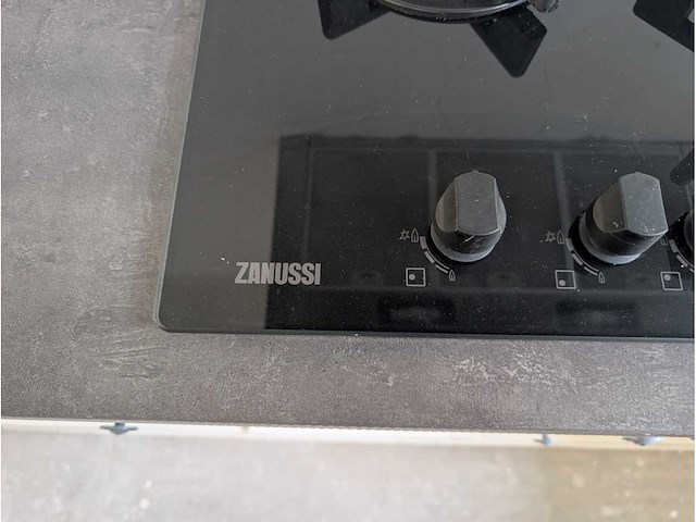 Keuken met apparatuur - afbeelding 6 van  24
