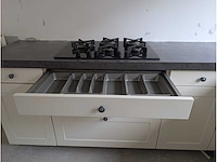 Keuken met apparatuur - afbeelding 7 van  24