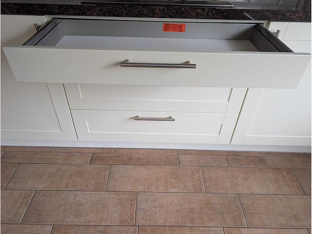 Keuken met apparatuur - afbeelding 4 van  27