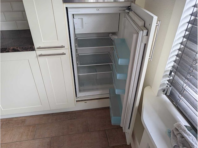 Keuken met apparatuur - afbeelding 13 van  27