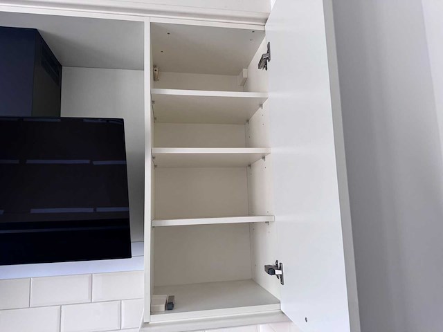 Keuken met apparatuur - afbeelding 11 van  28