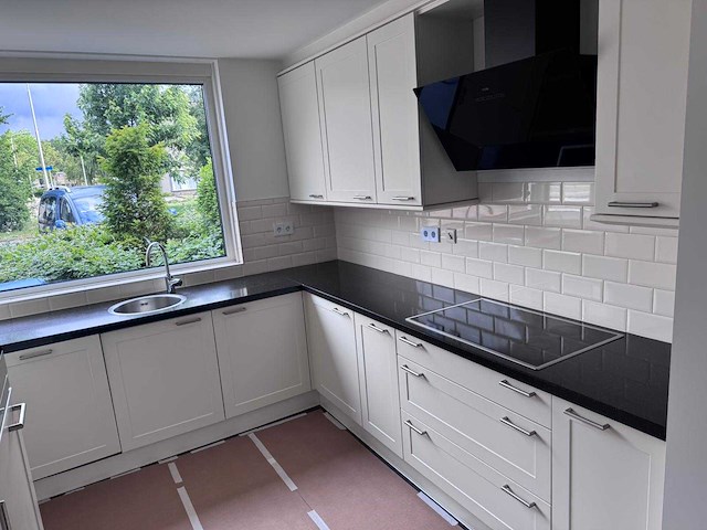 Keuken met apparatuur - afbeelding 1 van  28