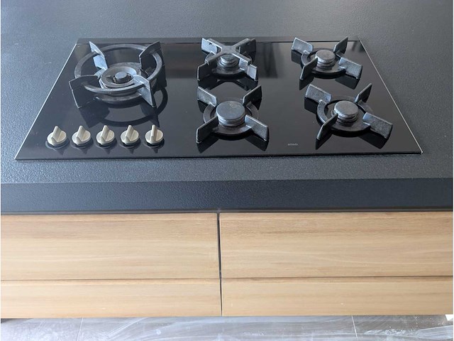 Keuken met apparatuur - afbeelding 19 van  38