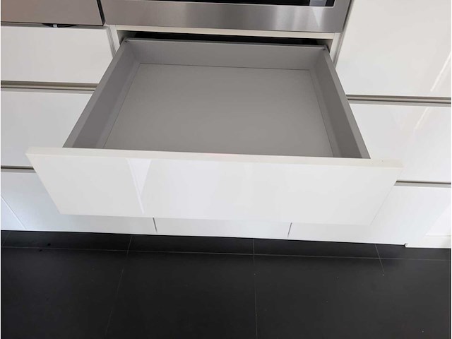 Keuken met apparatuur - afbeelding 21 van  56