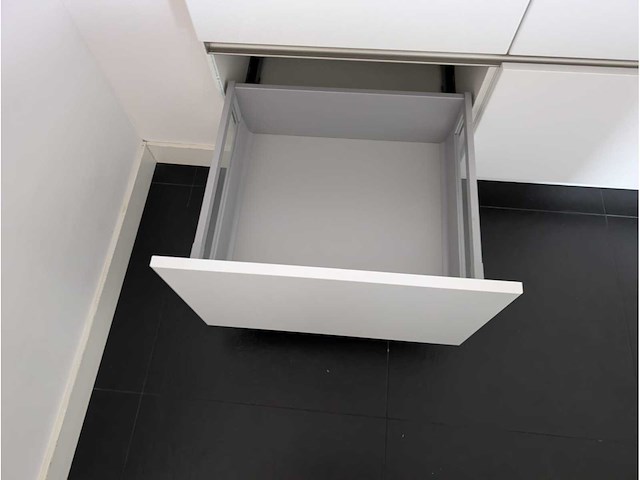 Keuken met apparatuur - afbeelding 46 van  56