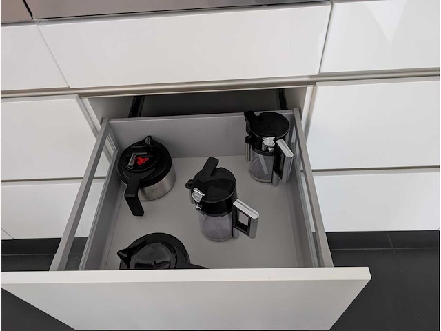 Keuken met apparatuur - afbeelding 51 van  56