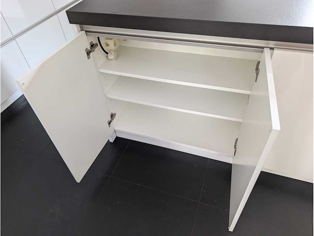 Keuken met apparatuur - afbeelding 53 van  56