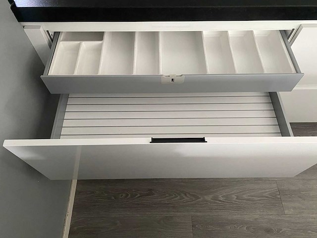 Keuken met apparatuur - afbeelding 2 van  27