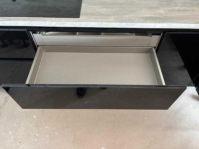 Keuken met apparatuur - afbeelding 17 van  30