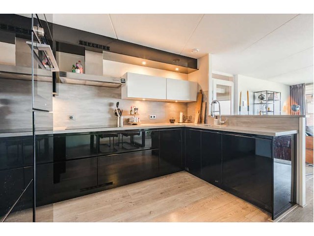 Keuken met apparatuur - afbeelding 12 van  30